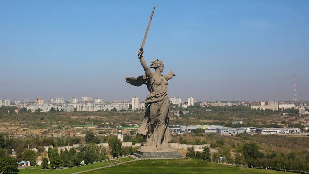 La colossale statua «La Madre Patria chiama» sulla collina di Mamaev.