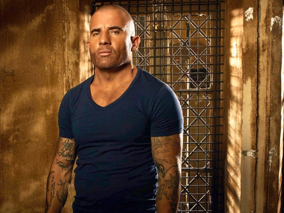 Accidents de tournage: ces stars de séries ont eu beaucoup de chance. Heureusement, Dominic Purcell s'en est sorti avec un nez cassé et quelques plaies.