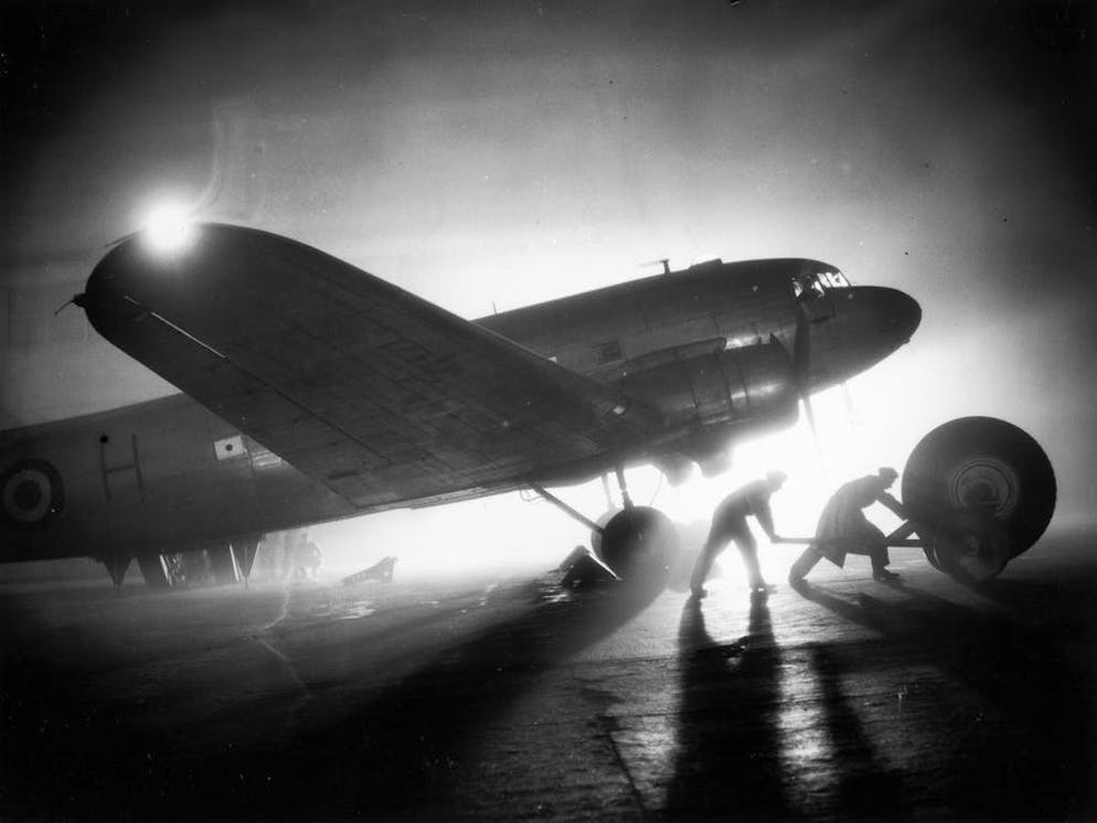 Blocco di Berlino: 70 anni fa, i «Rosinenbomber» sorvolavano la città. Il ponte aereo comportò un impiego di mezzi logistici senza precedenti.