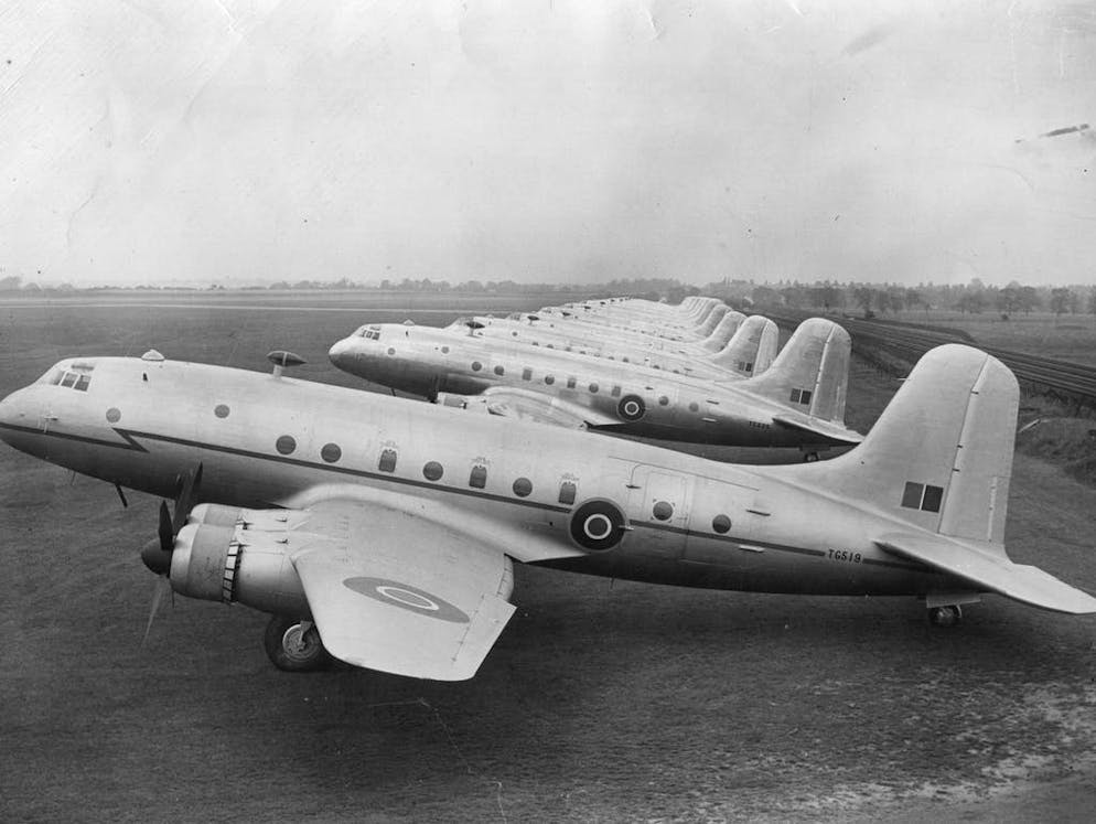 Blocco di Berlino: 70 anni fa, i «Rosinenbomber» sorvolavano la città. Una parte della flotta di aerei da trasporto della Royal Air Force del Regno Unito.