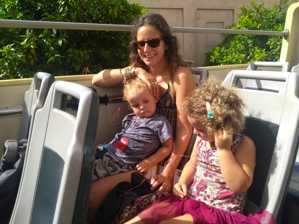 Il viaggio in camper di una famiglia diversa dalle altre. La famiglia continuerà il suo viaggio finché può.
