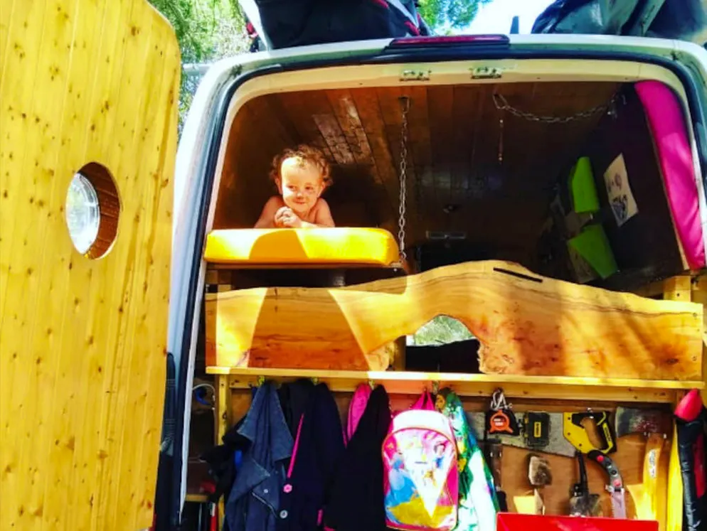 Il viaggio in camper di una famiglia diversa dalle altre. Ogni giorno una nuova veduta: «Magnifico», sembra pensare il giovane Archer dall'alto dei suoi due anni.