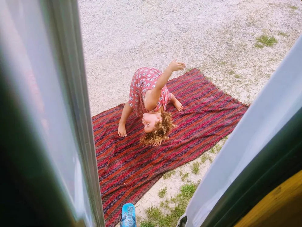Il viaggio in camper di una famiglia diversa dalle altre. Una vita senza limiti per la piccola Lily, che ha quattro anni.
