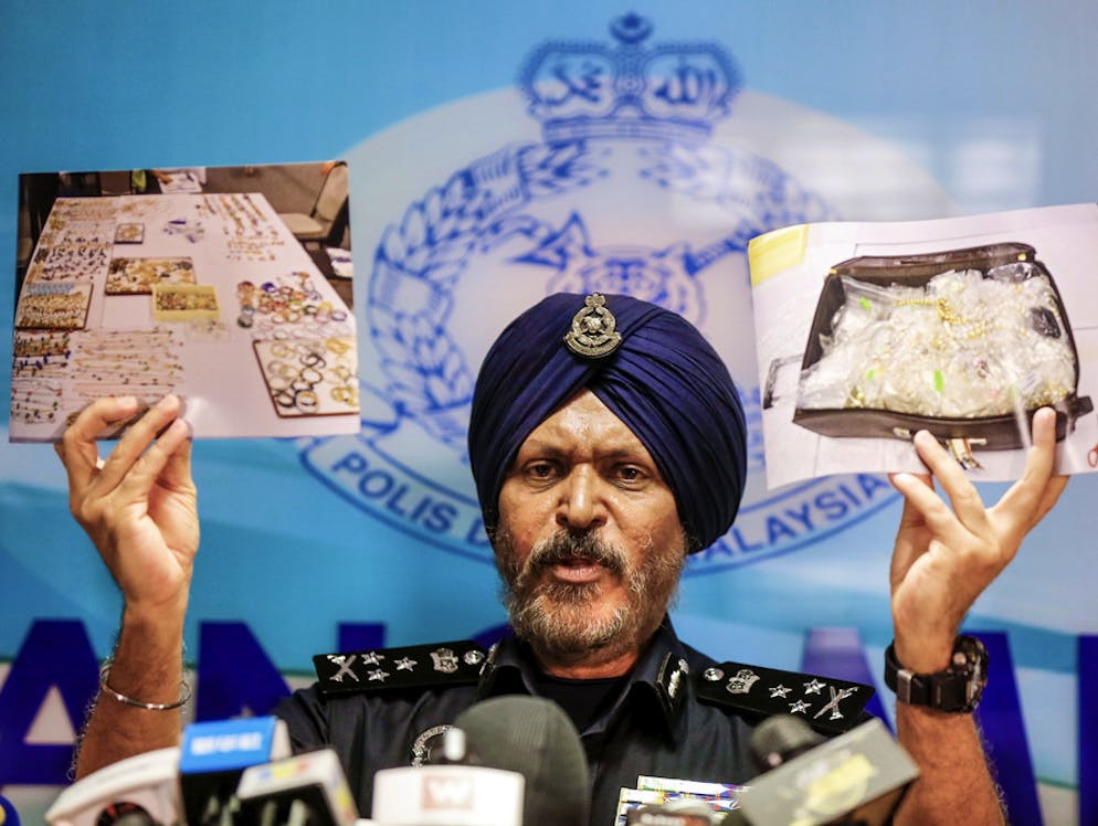 Teurer Schmuck und Uhren bei Ex-Premier in Malaysia beschlagnahmt. Es besteht der Verdacht, dass die Wertgegenstände mit veruntreuten Staatsgeldern finanziert wurden.