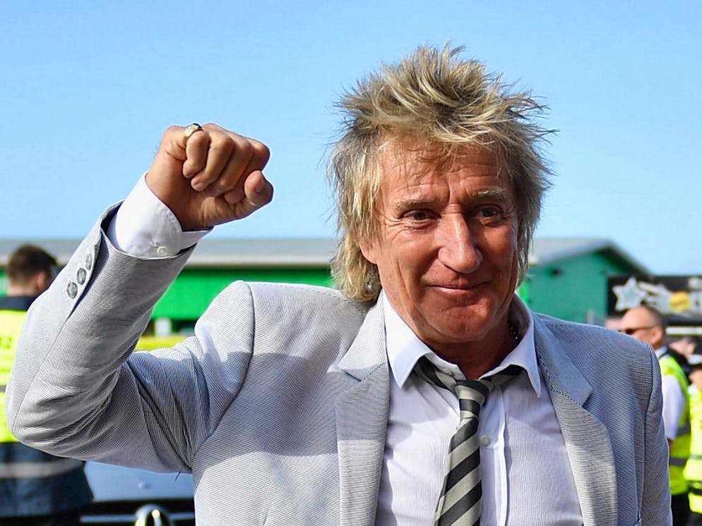 Diese Stars haben den Krebs besiegt. Er sei für ein paar Tage komplett still gewesen, erinnerte sich Rod Stewart einst an seine Krebsdiagnose zurück: Bei einem Routinecheck wurde 1999 ein Tumor an der Schilddrüse entdeckt und gleich am nächsten Tag operiert. «Die frühzeitige Erkennung hat den grossen Unterschied gemacht», weiss der Sänger, der seither die Krebsforschung unterstützt.