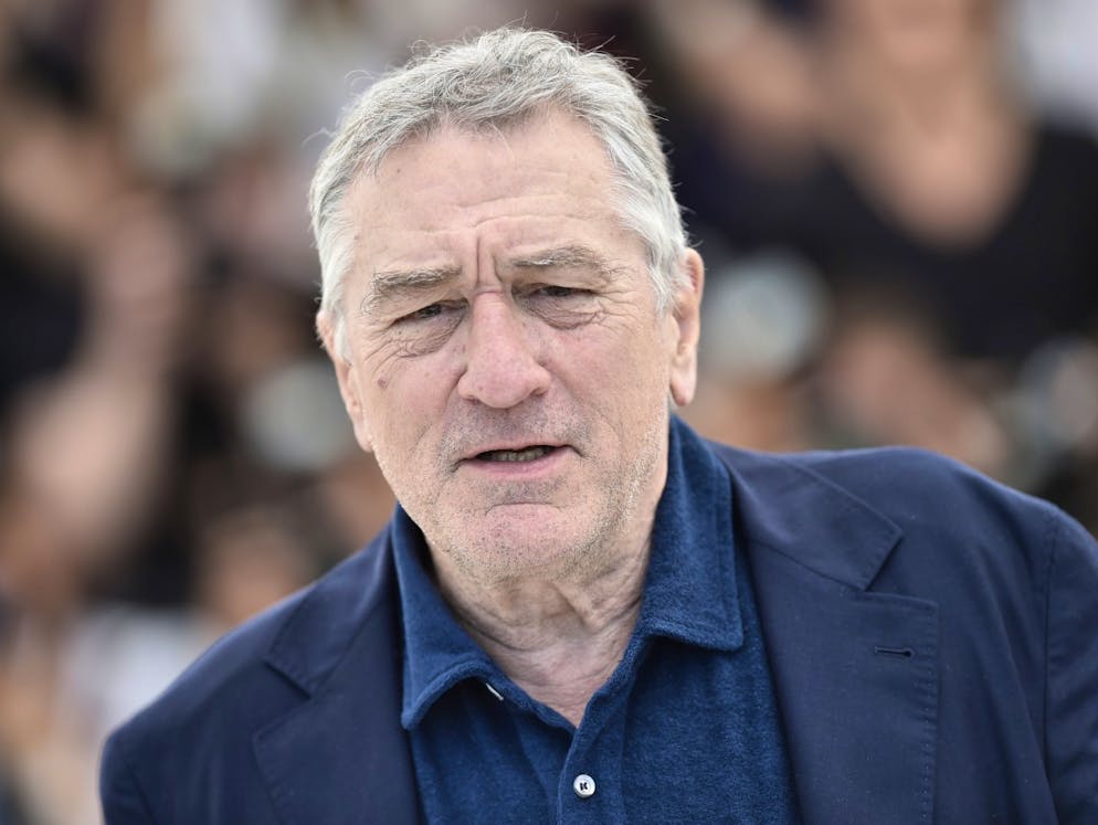 Diese Stars haben den Krebs besiegt. Als er von seiner Erkrankung erfuhr, wandte sich Ben Stiller an seinen Freund und «Meine Braut, ihr Vater und ich»-Co-Star Robert De Niro. Bei ihm war bereits 2003 Prostatakrebs festgestellt und erfolgreich behandelt worden. De Niro habe ihm den Arzt empfohlen, der schliesslich operierte, verriet Ben Stiller in der Radio-Show von Howard Stern.