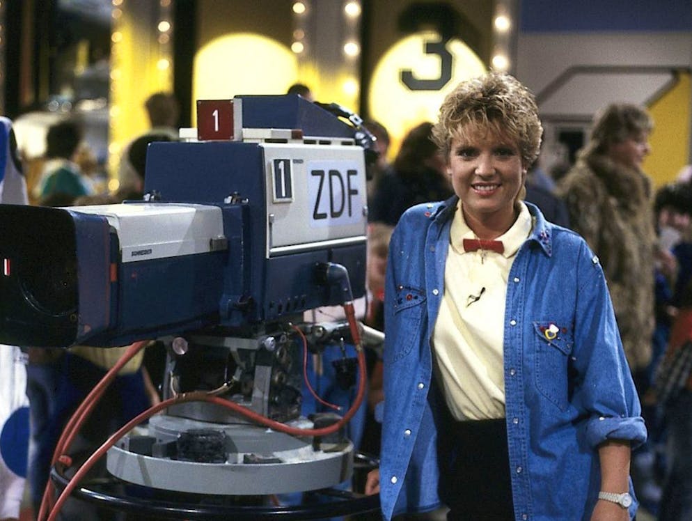 Das wurde aus den Showmastern der 80er. Bei «1, 2 oder 3» war sie die Nachfolgerin von Michael Schanze: Von 1985 bis 1995 führte Biggi Lechtermann als Moderatorin durch die Sendung. Gleichzeitig wurde das «Plopp»-Kommando durch den heutigen Slogan «1, 2 oder 3 - letzte Chance - vorbei!» abgelöst.