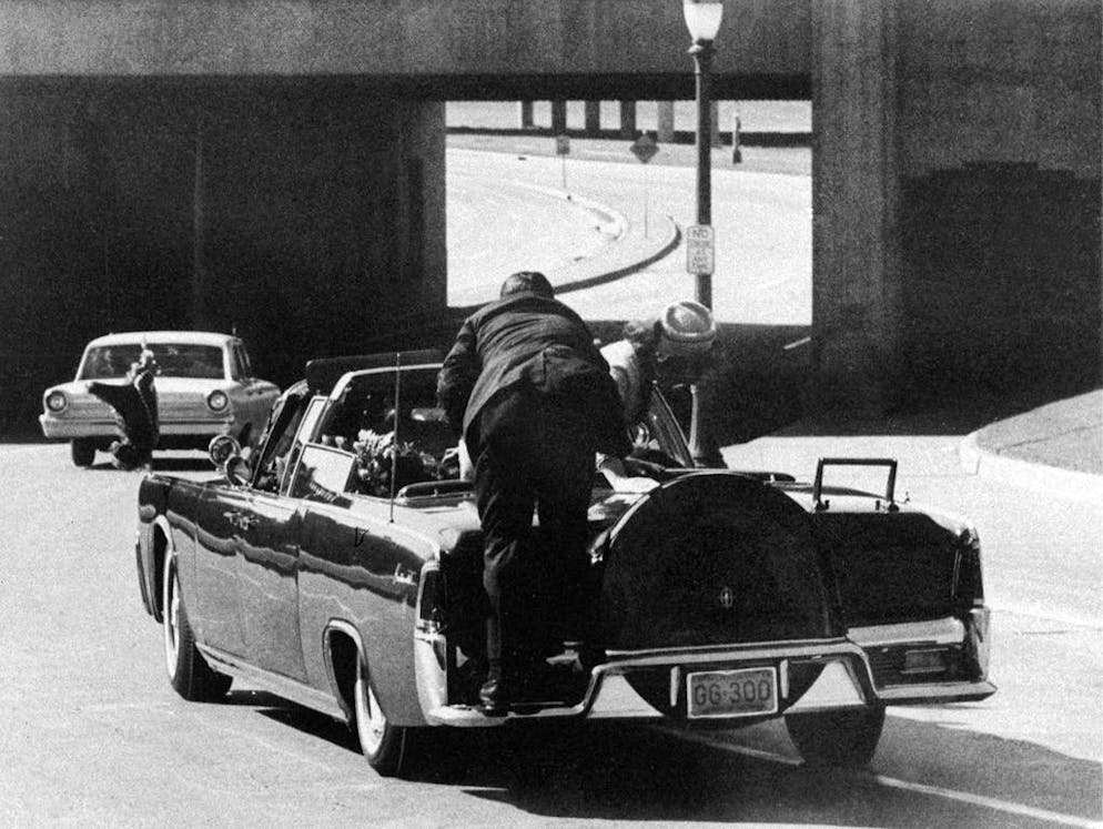 Il y a 50 ans, Robert Kennedy était assassiné. Après l'assassinat de son frère John F. Kennedy à Dallas en 1963 (sur la photo), les opinions politiques de Bobby avaient radicalement changé. Il avait commencé à œuvrer en faveur de la justice sociale et contre la guerre du Vietnam.