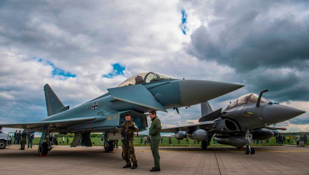 Zwei der Kandidaten für den neuen Schweizer Kampfjet: Der Eurofighter Typhoon (l.) und die Rafale.