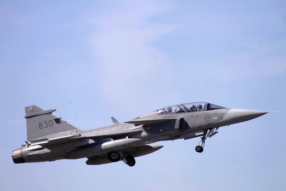 Neue Kampfjets für die Schweiz: Saab JAS 39 Gripen E/F. Korrekt: Nur war das 2014, damals flogen erst die Vorgänger-Modelle Gripen C/D im Einsatz - wie hier im Bild. Seither hat sich einiges getan beim Flugzeug von Saab: