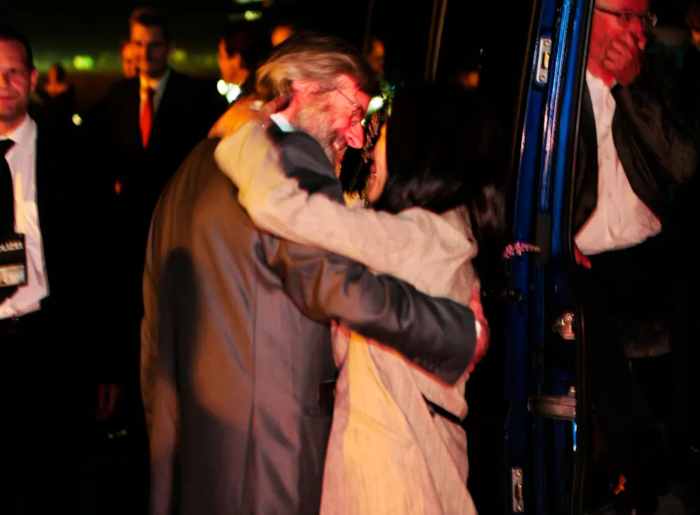 Der Fall Göldi und Hamdani. Erst am 10. Juni kam endlich auch Max Göldi frei. Vier Tage später konnte er seine Frau Yasuko wieder in die Arme schliessen – nach fast zwei Jahren Gefangenschaft.