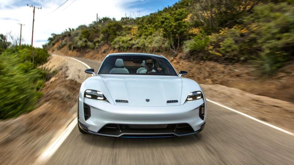 Elektrifizierendes Vorspiel. Tribut an Morgen: Erste Ausfahrt im Porsche Mission E Cross Turismo