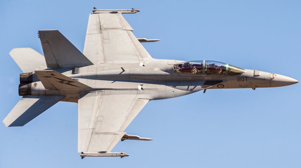Neue Kampfjets für die Schweiz: Boeing F/A-18 E/F Super Hornet. Die F/A-18 E/F Super Hornet ist eine Weiterentwicklung eines bewährten Kampfflugzeugs der US Navy. Einigen mag die Silhouette bekannt vorkommen, denn...
