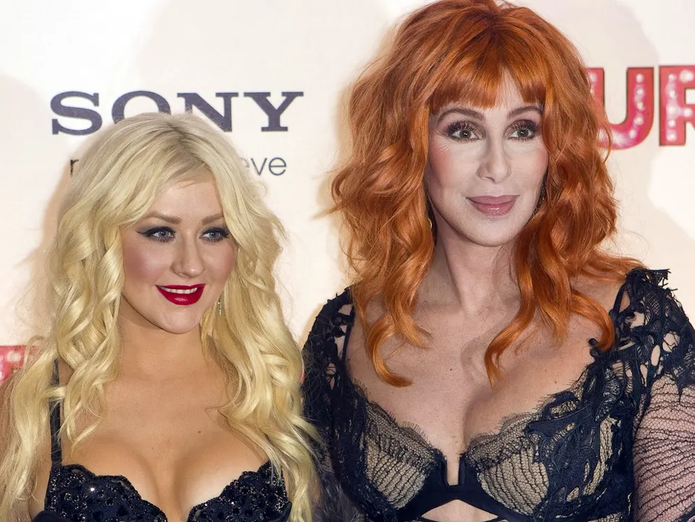 Die schönsten Bilder von Cher. 2010: Cher (r.) mit Christina Aguilera an der Premiere von «Burlesque» in London.