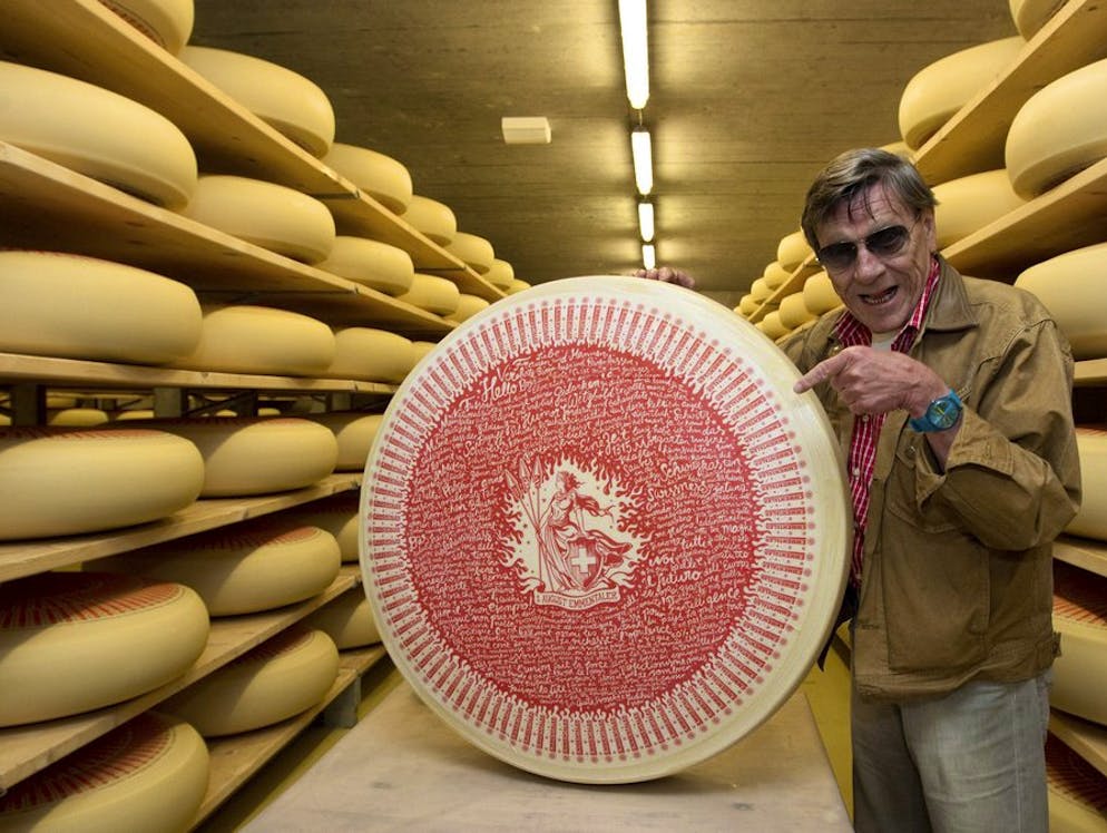 Polo Hofer: Hippie, Popstar, Provokateur. Typisch Polo Hofer: Der Sänger hatte  2012 – einen Monat vor dem Nationalfeiertag – seine ganz persoenliche Rede zur Lage der Nation verfasst und auf den ersten von insgesamt 140 Emmentaler-Laiben geklebt.