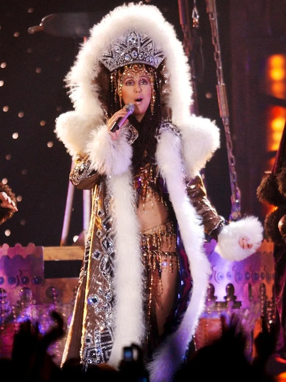Die schönsten Bilder von Cher. Cher 2004 bei einem Auftritt in Moskau.