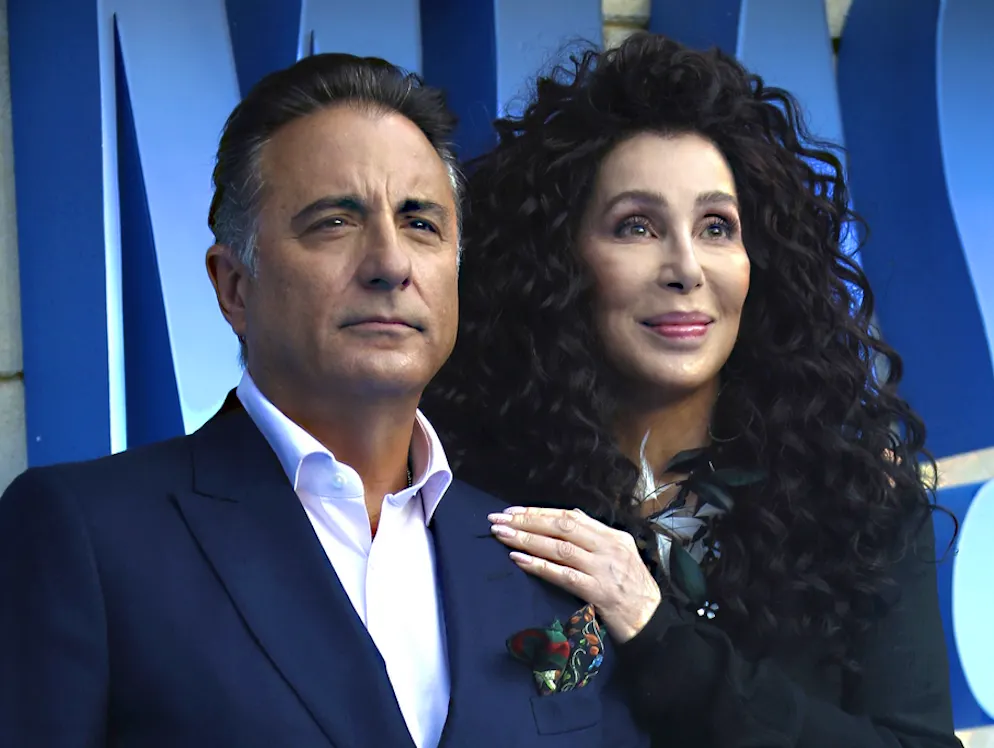 Die schönsten Bilder von Cher. Die beiden posierten an der Weltpremiere in London ebenfalls für ein Foto. Allerdings hatte sich Andy Garcia rasiert.