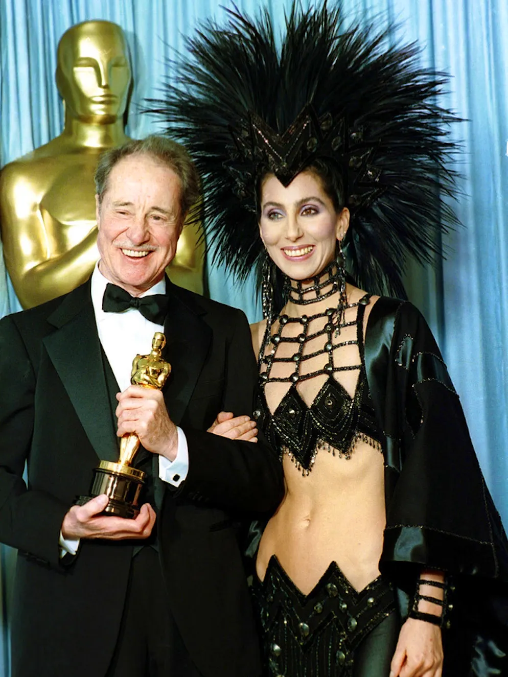 Die schönsten Bilder von Cher. 1986: Cher beglückte Schauspieler Don Ameche («Cocoon») mit einem Oscar als bester Nebendarsteller. Mehr zu reden gab jedoch ihr Kleid, das von Bob Mackie entworfen wurde. 