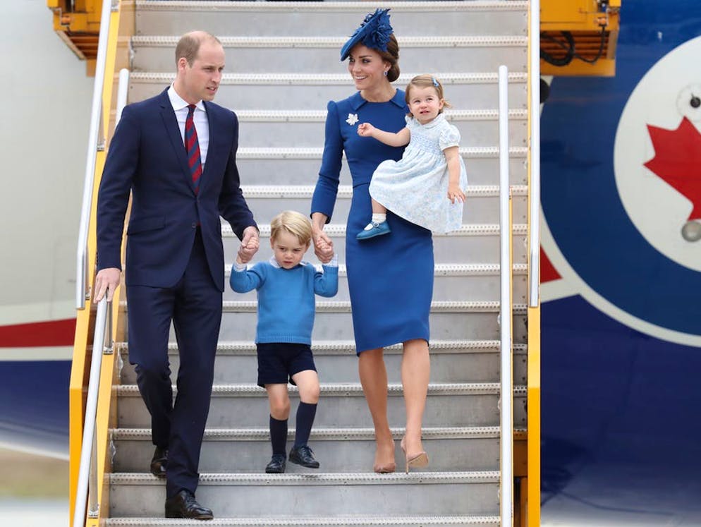 Le prince George de Cambridge. Quelle vie! George a aussi le droit de prendre de gros avions.