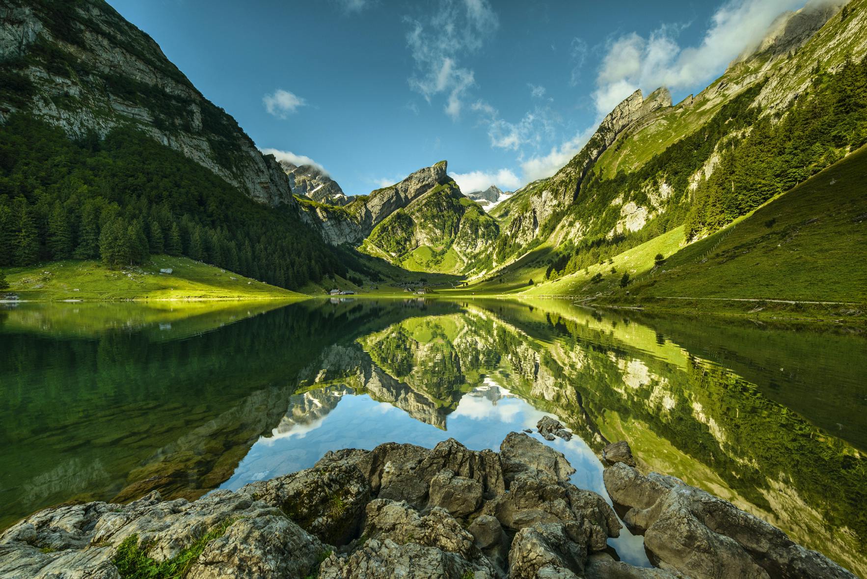 Abkühlung Garantiert: Das Sind Die Schönsten Bergseen Der Schweiz