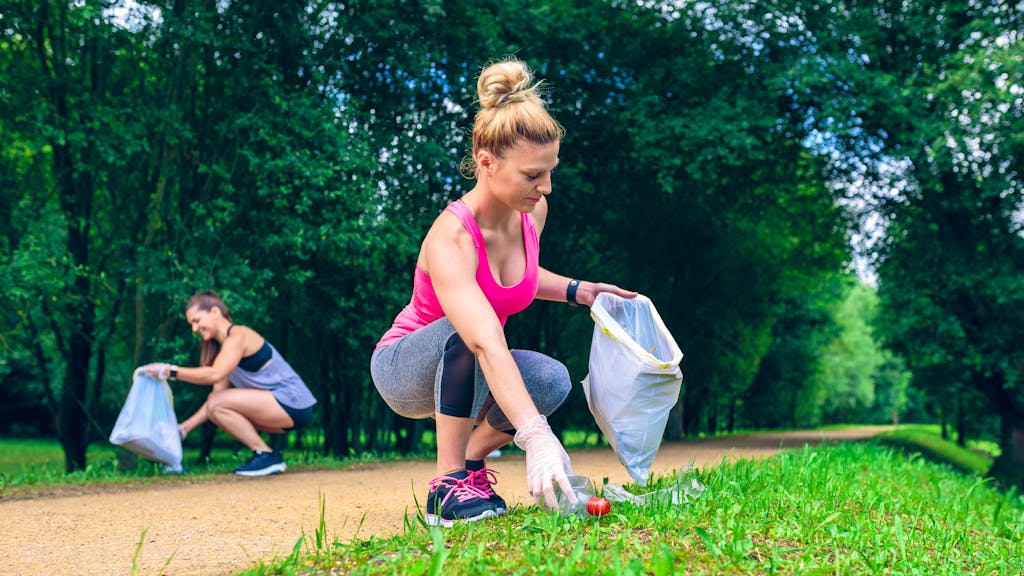 Neuer Fitnesstrend. Plogging: Der umweltfreundliche Weg zum Sixpack
