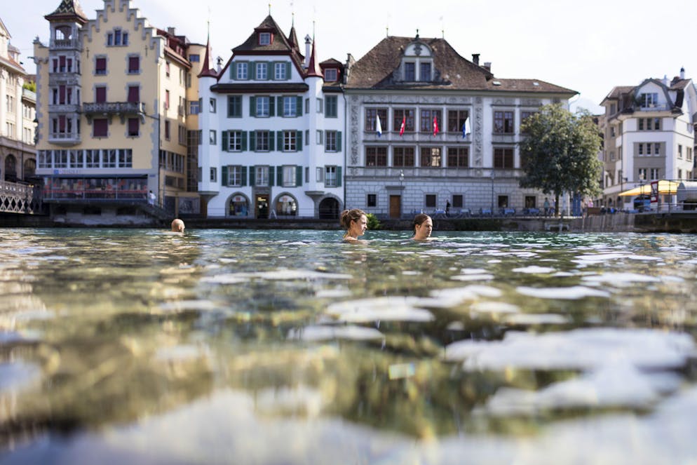Lucerne: son lac, mais pas seulement. De plus en plus, les Lucernois découvrent la Reuss pour se rafraîchir.