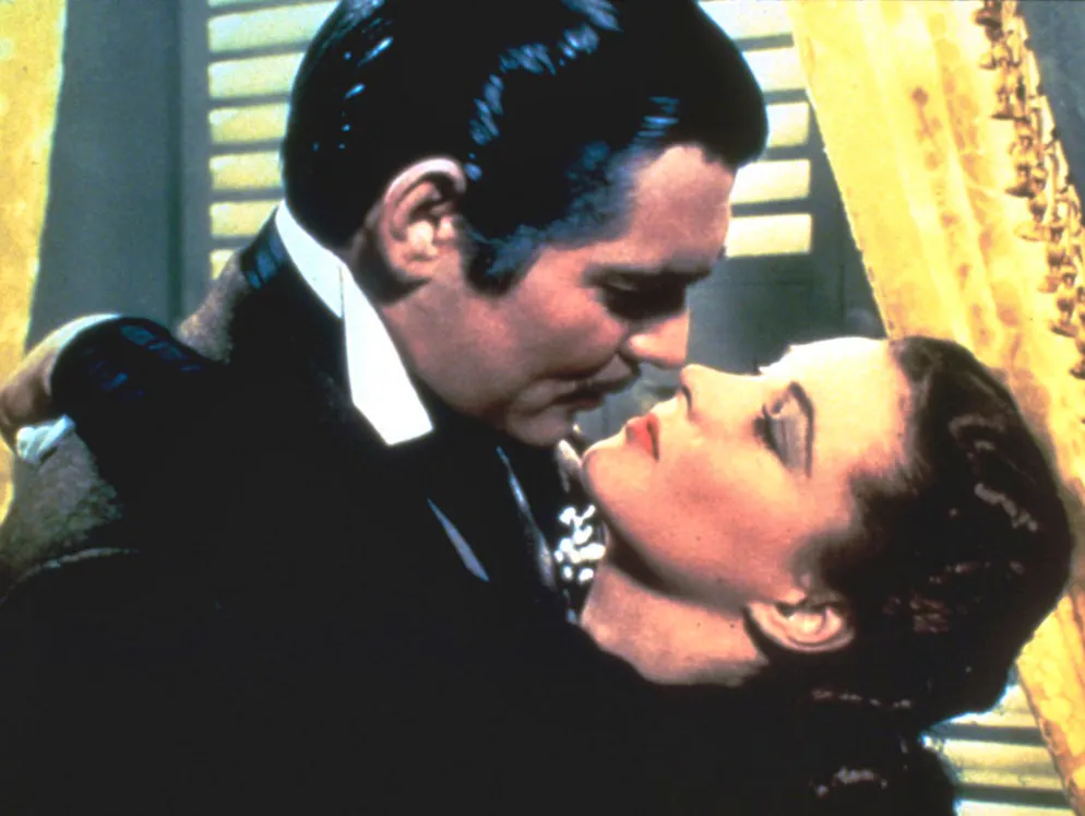 Die schönsten Küsse der Filmgeschichte. Platz 3: Wollte man den idealen Filmkuss in Bronze giessen, so sähe er wahrscheinlich aus. Clark Gable und Vivien Leigh in «Vom Winde verweht» (1939) gelten eben nicht von ungefähr als Leinwandtraumpaar schlechthin. 