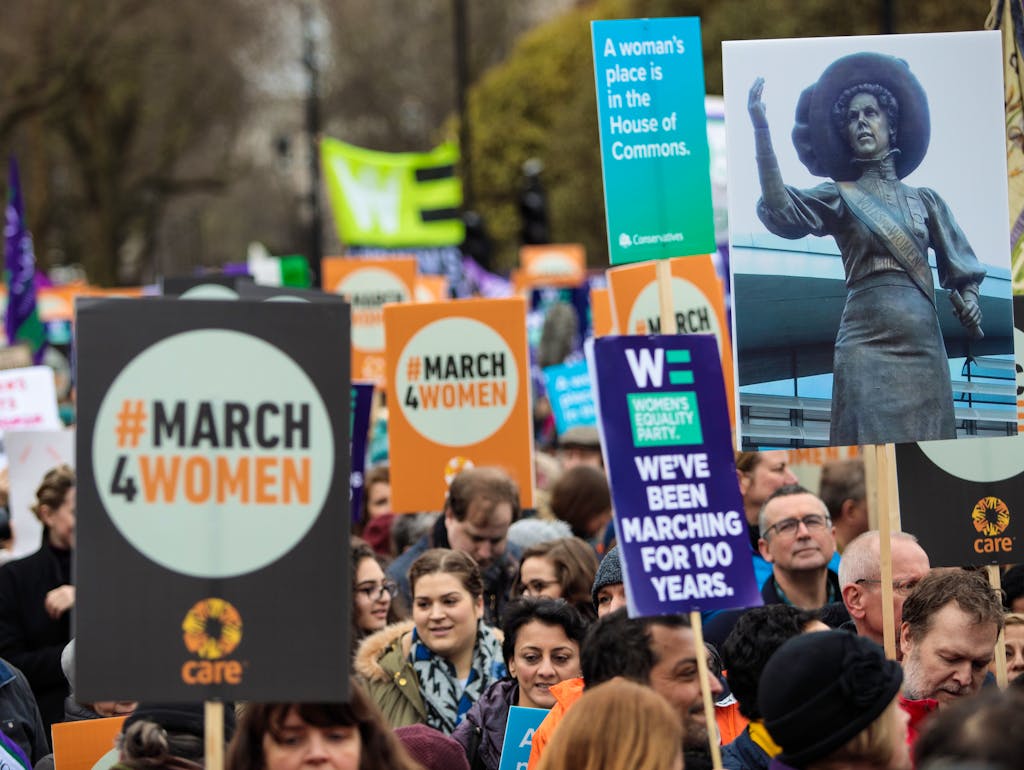 Bh Verbrennung Und Proteste So Wurde Feminismus Vor 50 Jahren