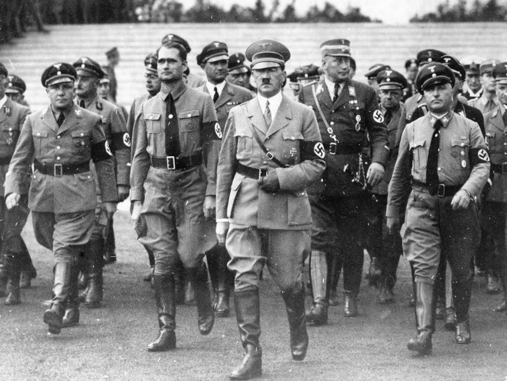 Que sont devenus les enfants des principaux criminels nazis?. Le secrétaire personnel d'Hitler Martin Bormann (1900-1945, au premier rang tout à gauche, cliché pris en 1935) est considéré comme un des principaux exécutants du dictateur nazi.