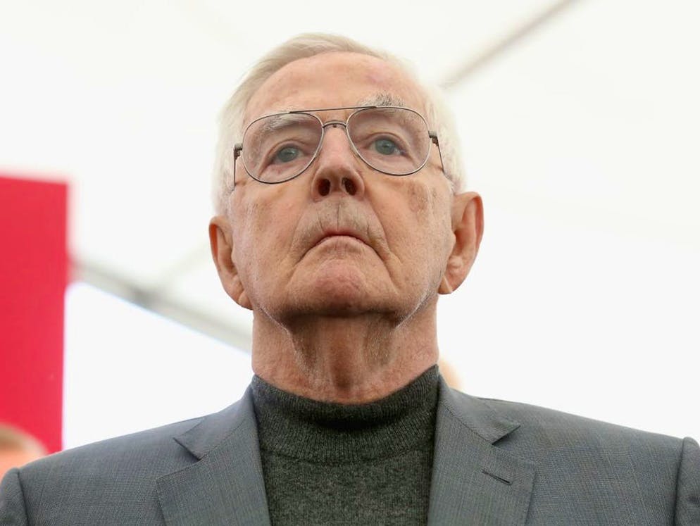 Que sont devenus les enfants des principaux criminels nazis?. En tant qu'architecte, Albert Speer Junior (1934-2017) a marché sur les traces de son père professionnellement parlant, un père qui, en tant qu'organisateur de l'armement nazi, avait été condamné à 20 ans de prison par le tribunal de Nuremberg.