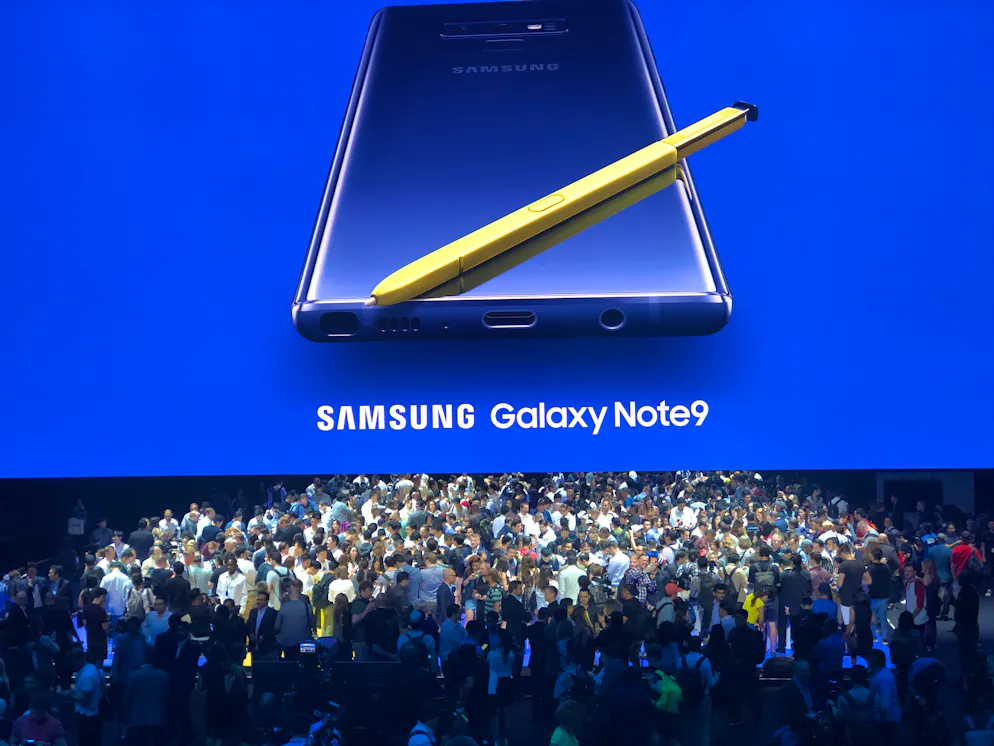 In der «Hands-On-Area» nach der Präsentation war der Run der Journalisten und Blogger auf das Note 9 riesig.