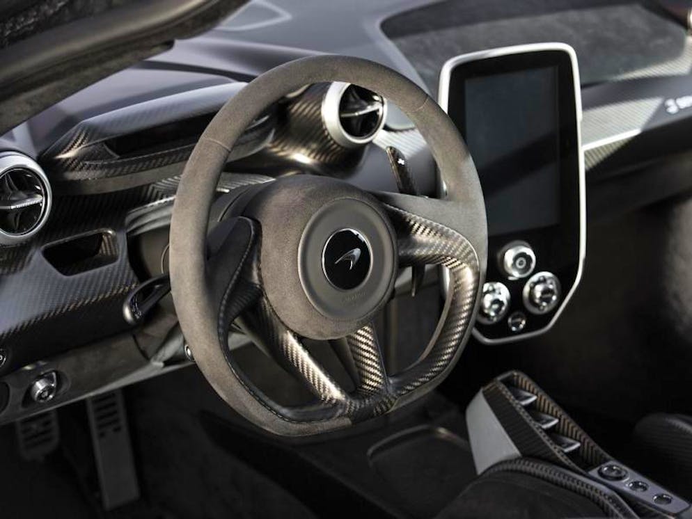 Sportlich minimalistisch: Das Ambiente im McLaren Senna ist radikal auf das Allernötigste reduziert.