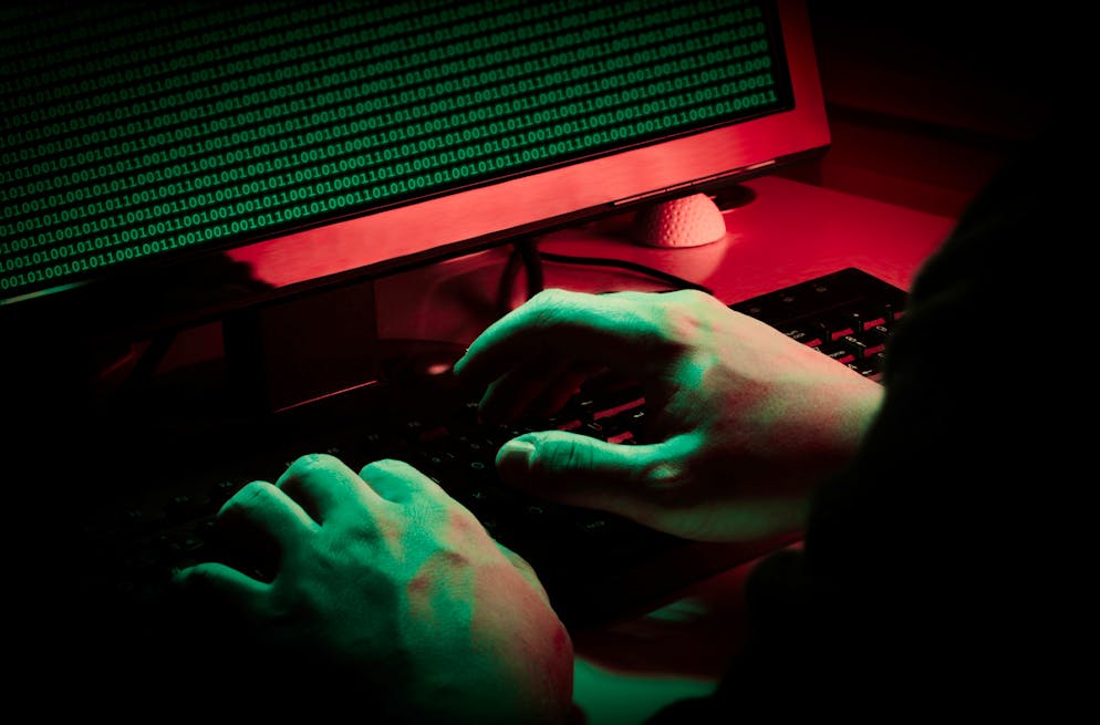 Beim Kryptojacking wird der Computer von Internet-Nutzern heimlich im Hintergrund mitgenutzt.