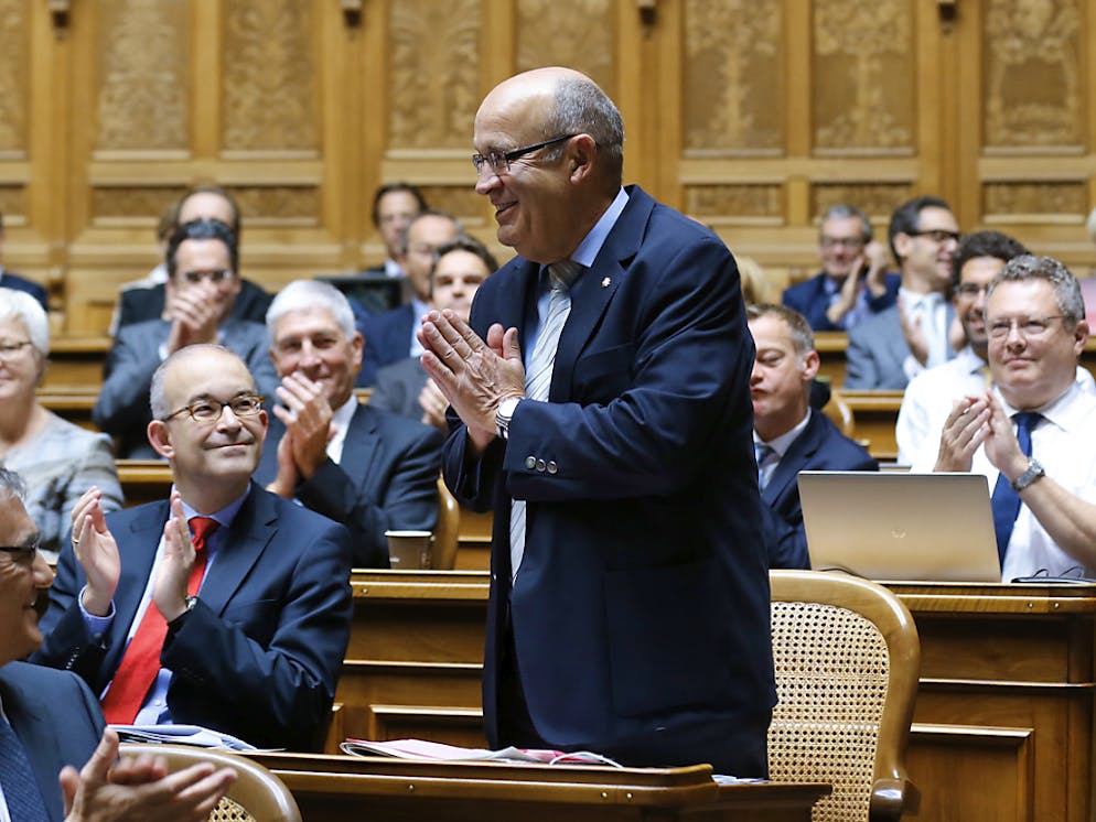 Der Baselbieter SVP-Nationalrat Christian Miesch 2015 bei seinem Abschied aus dem Parlament. Nun soll die Bundesanwaltschaft gegen ihn ermitteln. (Archivbild)