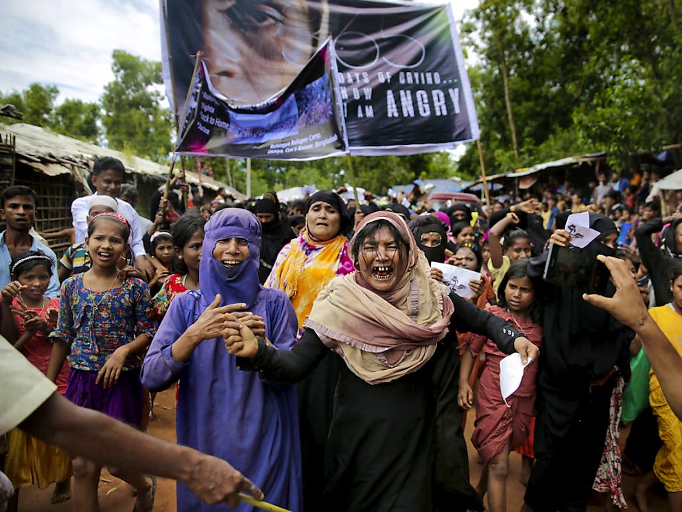 Rohingya-Flüchtlinge protestieren in Bangladesh gegen ihre Vertreibung. Sie berichten über Gewalt und Verfolgung in Myanmar. Menschenrechtsexperten bestätigen die schlimmsten Gräueltaten. (Archiv))
