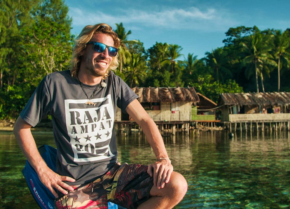 «DOK»-Serie «Wasserwelten». Im indonesischen Tauchparadies Raja Ampat bei Westpapua engagiert sich der Glarner Jonas Müller für Naturschutz und nachhaltige Entwicklung.