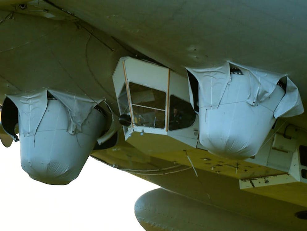 Airlander 10: il più grande dirigibile del mondo. Secondo il costruttore Hybrid Air Vehicles (HAV), l'Airlander 10 può volare fino a 4880 metri di altitudine, ad una velocità massima di 148 chilometri orari.