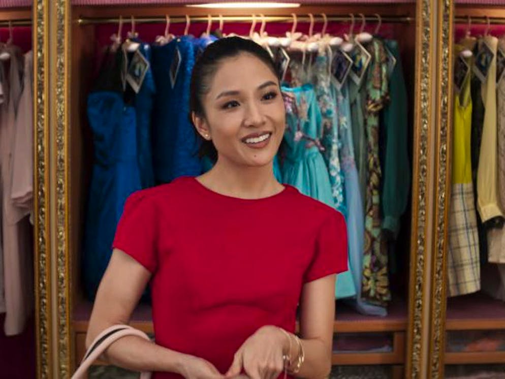 Rachel (Constance Wu) a des racines asiatiques, mais elle n’a jamais mis les pieds en Extrême-Orient.