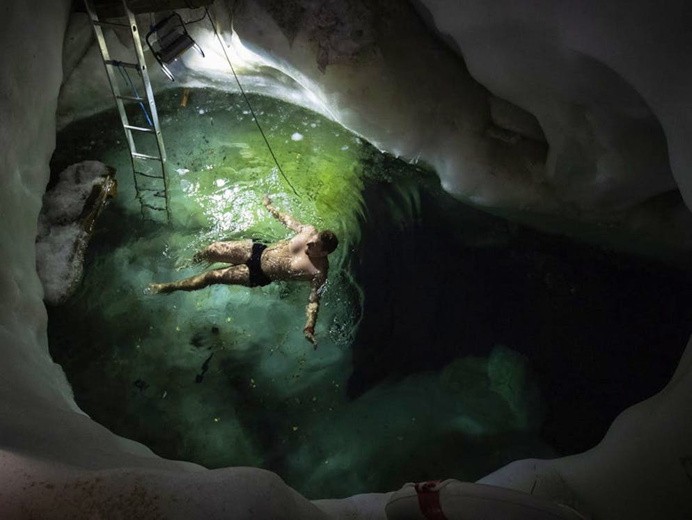 Plaisir givré: nager dans le lac d’un glacier en Autriche. Il faut avoir un excellent mental pour nager dans le glacier d’Hintertux, précisent les organisateurs.