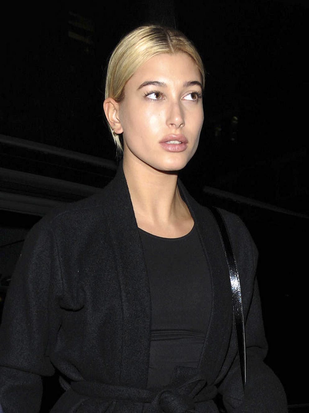 Hailey Baldwin en 10 looks. Sexy est vraiment le terme qui qualifie le mieux le dressing de Hailey Baldwin. Même lorsqu'elle choisit d'enfiler un short en jean pour se rendre au restaurant, elle lui donne de la hauteur avec une paire de cuissardes.