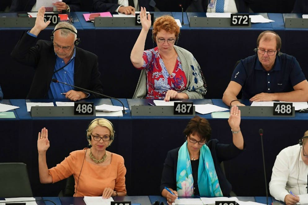 Des députés européens votent durant la session plénière du Parlement européen à Strasbourg (France), le 12 septembre 2018
