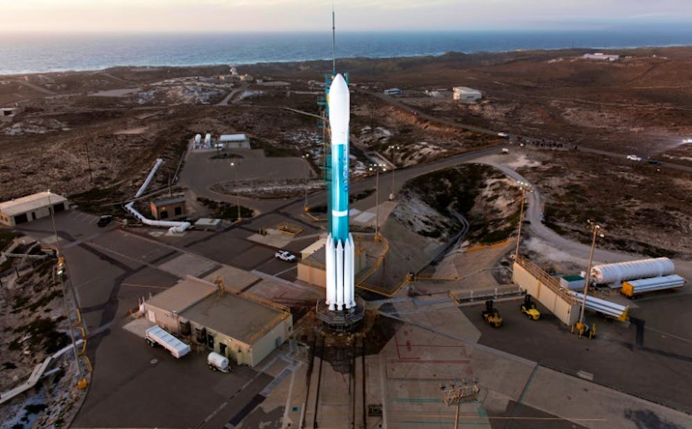Une fusée Delta II, sur le pas de tir de la base aérienne de Vandenberg (Californie), le 16 novembre 2017