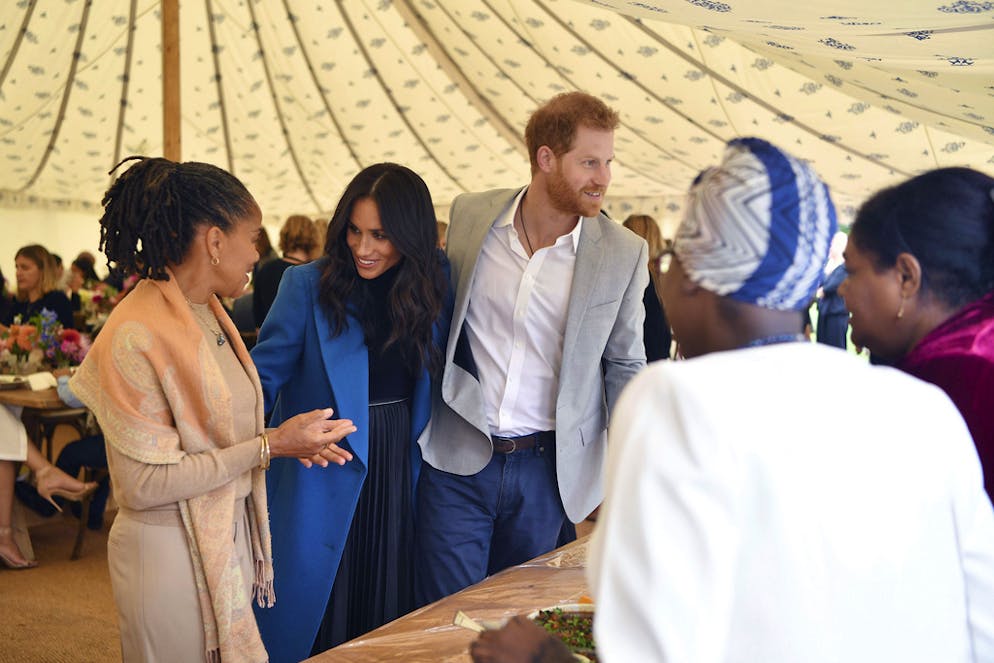 Meghan: visite de sa mère pour son premier projet solo. Meghan et Doria sont très complices. Meghan la considère comme sa meilleure amie.