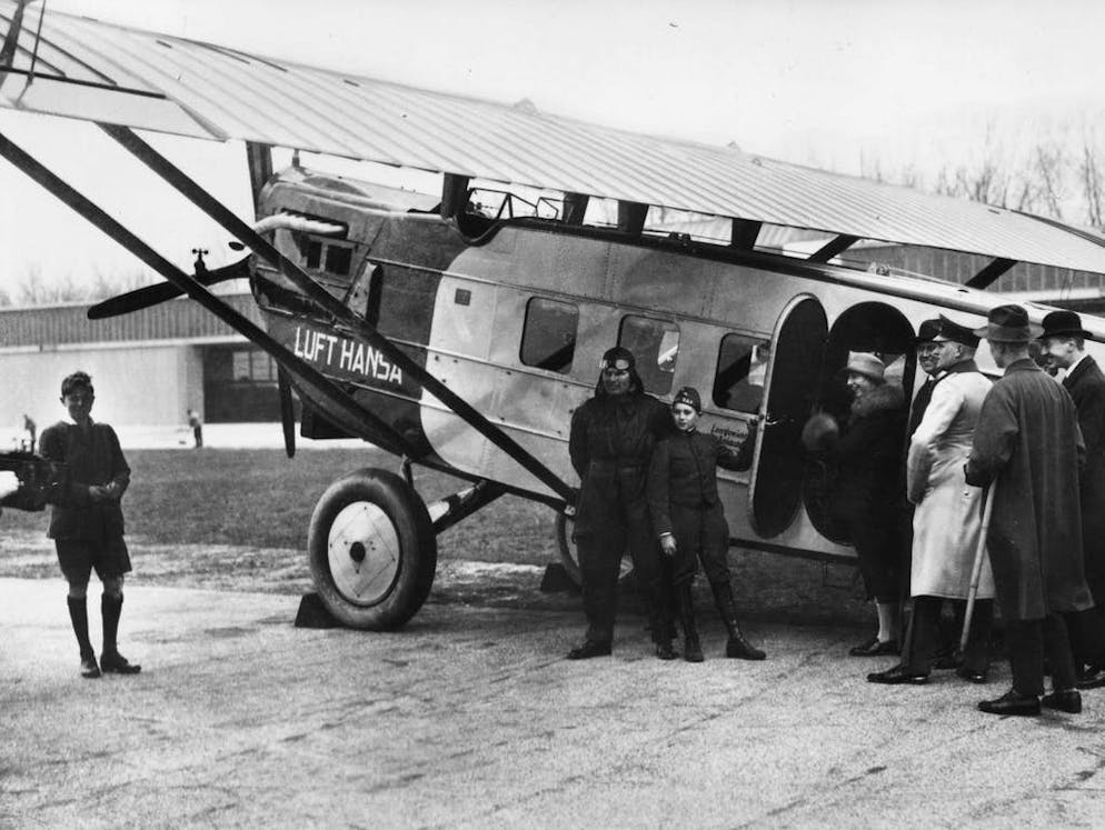 Ces compagnies aériennes volent toujours. Au début, le nom de la compagnie s'écrivait encore Luft Hansa. Ce n'est qu'à partir de 1933 que l'orthographe Lufthansa s'est imposée.