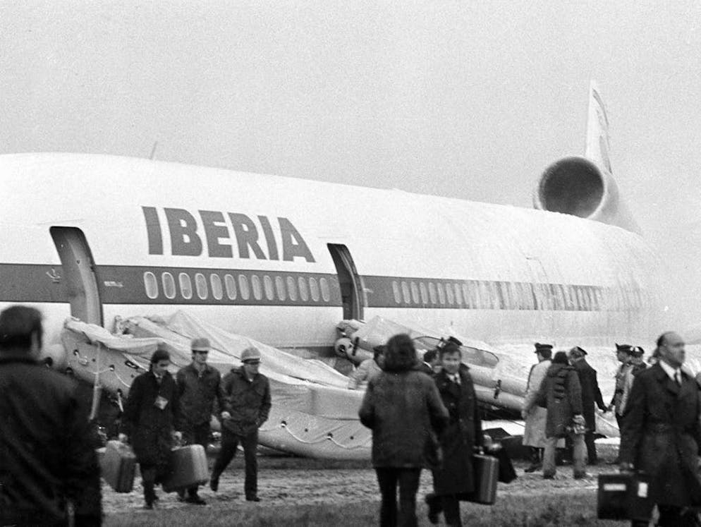 Ces compagnies aériennes volent toujours. Alors qu'au départ, elle n'assurait que la liaison entre Madrid et Barcelone, la compagnie dessert principalement l'Amérique du Sud aujourd'hui.