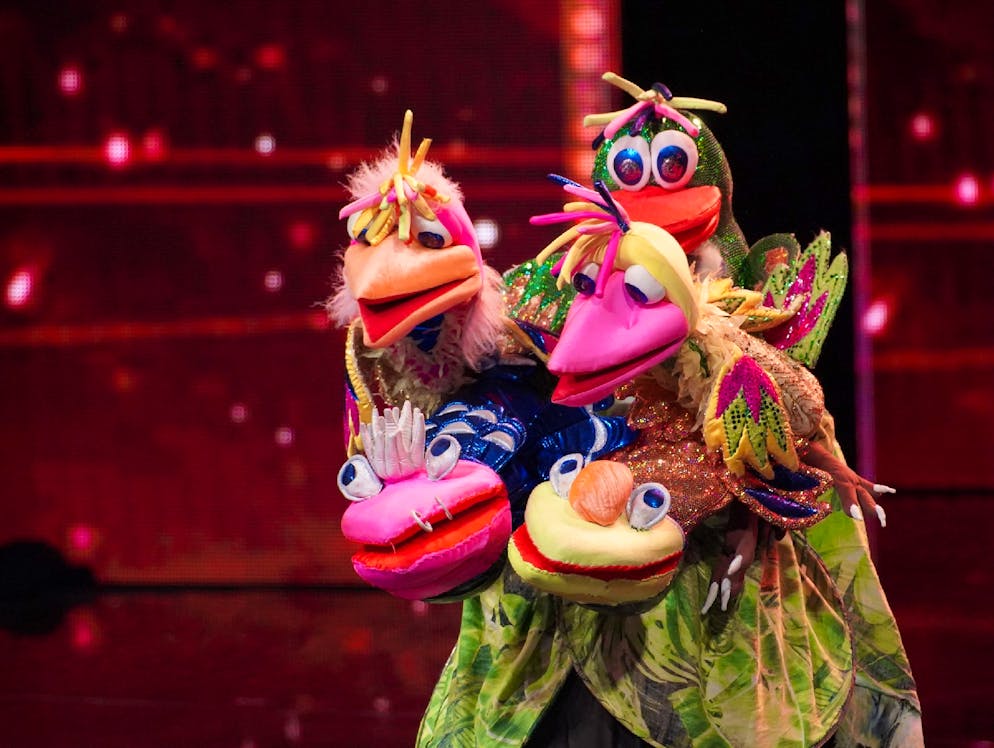 Oleksandr Ostrovskiy aus dem deutschen Mülheim präsentiert eine Comedy-Vogel-Puppen-Performance.