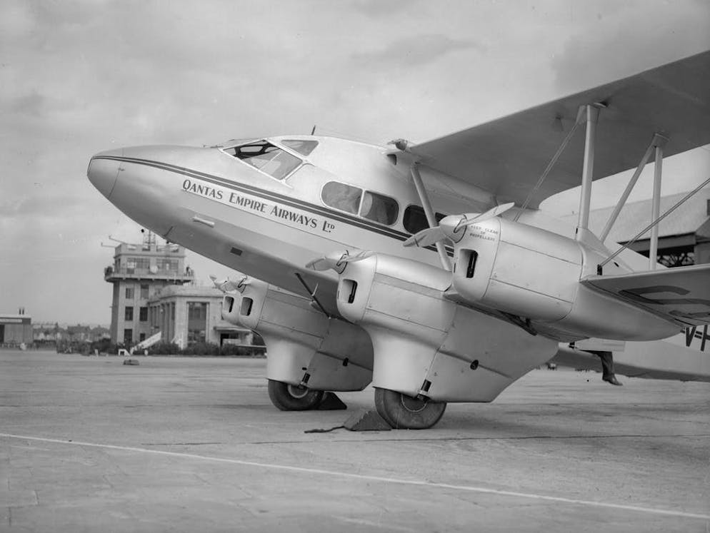 Ces compagnies aériennes volent toujours. D'ailleurs, le nom complet de la compagnie n'est autre que Queensland and Northern Territory Aerial Services. Cependant, Qantas est bien plus accrocheur.