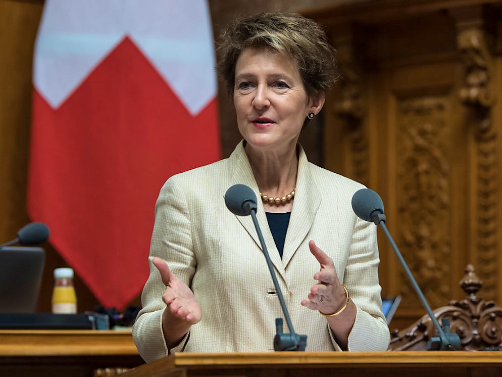 Erfolg für Bundesrätin Simonetta Sommaruga: Der Nationalrat hat sich im Grundsatz für Massnahmen gegen Lohndiskriminierung ausgesprochen. (Archivbild)
