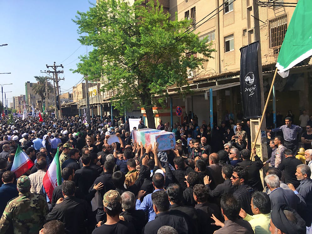 Des milliers de personnes se sont rassemblées pour les funérailles des victimes de l'attentat perpétré samedi à Ahvaz.