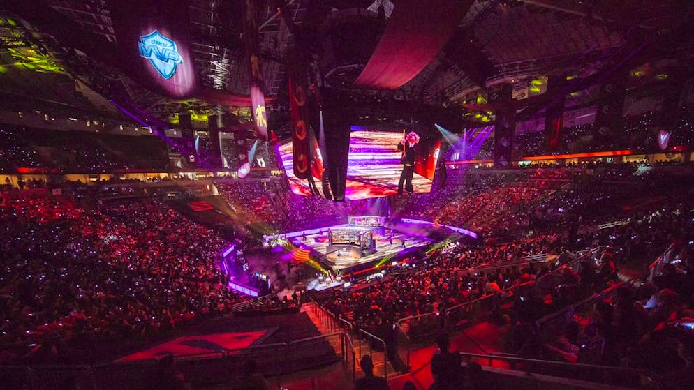 Sieben erstaunlichen Fakten über E-Sport. «The International» ist das höchdotierte eSport-Turnier und wird jährlich von Millionen Menschen mitverfolgt. Dieses Jahr wurden hier unglaubliche 24,6 Millionen US-Dollar an Preisgeldern ausgeschüttet. 